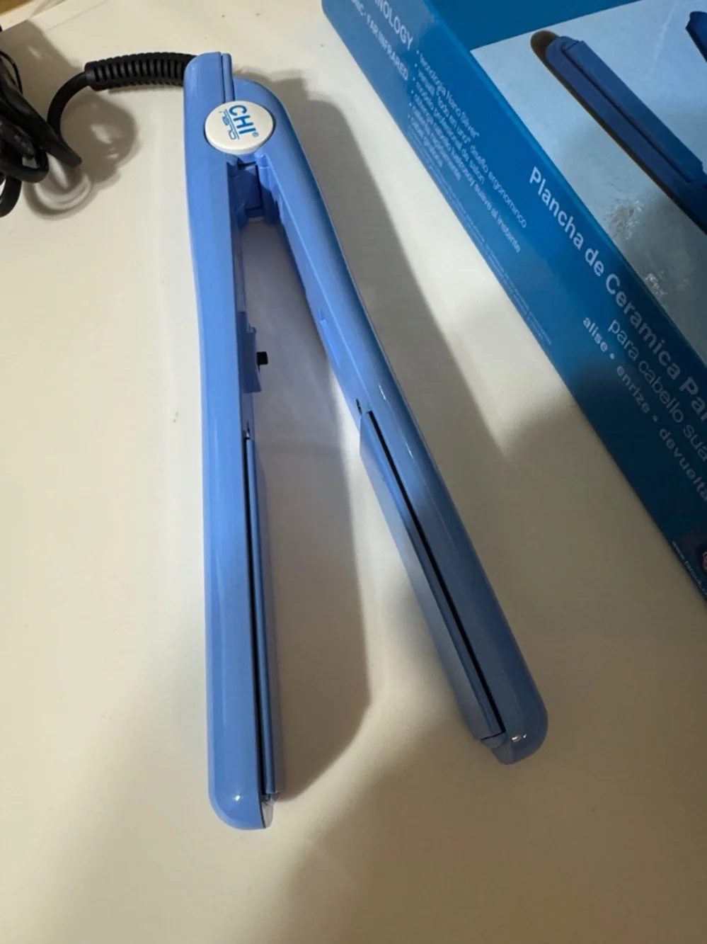 NIB CHI Nano Silver Ceramic Hairstyling Iron Blue GF1001N